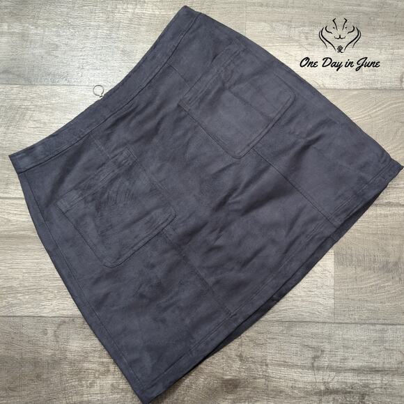 Old Navy Faux Suede Mini Skirt Size 12 - Picture 1 of 5